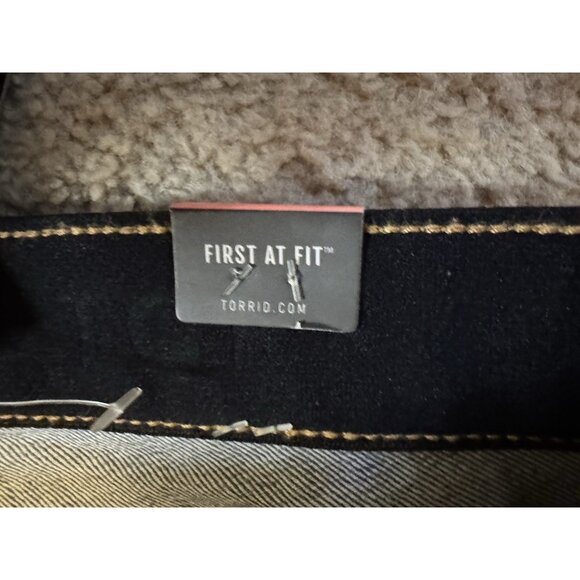 Torrid Jean Bermuda Shorts 12 Sky High Skinny Stretch Cotton Distressed NEW - Picture 4 of 10